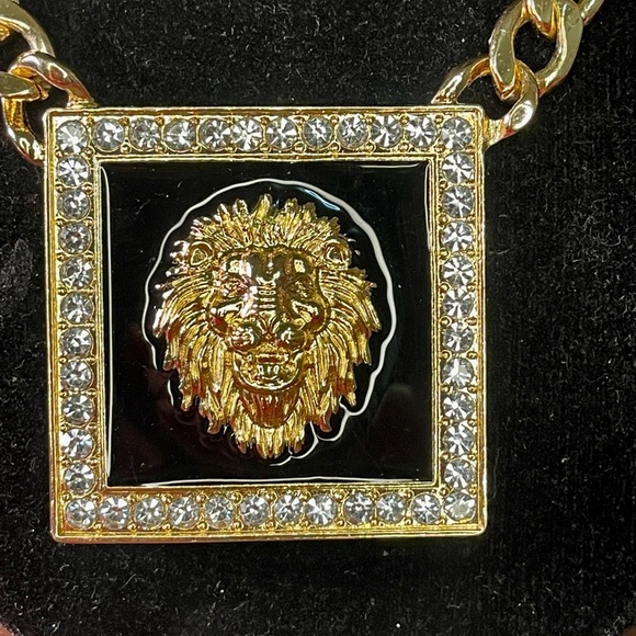 LIKE NEW: Runway Statement Lion Head w/CZ’s Heavy Duty Gold Toned Necklace - Picture 3 of 10